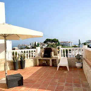 Casa Con Gran Terraza, Muy Luminosa Y En Tranquila Zona Residencial Nerja